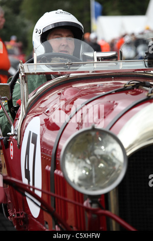 Château Cholmondeley Pageant de pouvoir. 1926 Bentley 3 litre d'une voiture de sport classique au defi Wind. Banque D'Images