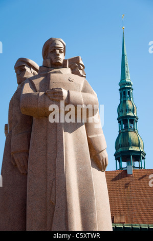 Riflemen rouge Statue, Riga, Lettonie Banque D'Images