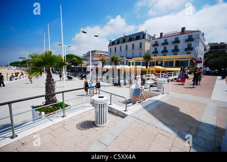 La vie à la plage La plage d'Arcachon, Plage d'Arcachon, dans le sud-ouest de la France. Banque D'Images