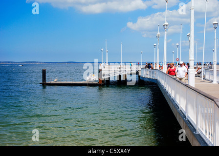 Jetée Thiers jetée par la plage à Arcachon, France. De là partent les ferries à Cap Ferret et d'autres s'arrête autour d'Arcachon. Banque D'Images