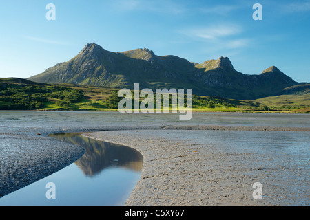 Ben loyal et la langue maternelle de Kyle, près de langue, Sutherland, Highland, Scotland, UK. Banque D'Images