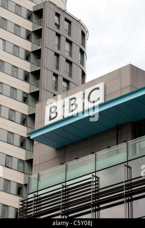 Détail dont BBC signer sur les bâtiments du nouveau développement de la BBC, MediaCityUK , à Salford, Manchester, Royaume-Uni. Banque D'Images