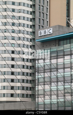 Détail dont BBC signer sur les bâtiments du nouveau développement de la BBC, MediaCityUK , à Salford, Manchester, Royaume-Uni. Banque D'Images