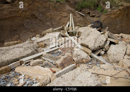 L'érosion côtière vu ici à l'infâme Happisburgh à Norfolk, Royaume-Uni. Ce type de est rapidement devenue la norme dans certaines parties du Royaume-Uni. Banque D'Images