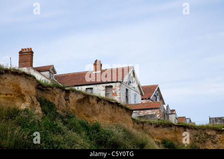 L'érosion côtière vu ici à l'infâme Happisburgh à Norfolk, Royaume-Uni. Ce type de est rapidement devenue la norme dans certaines parties du Royaume-Uni. Banque D'Images