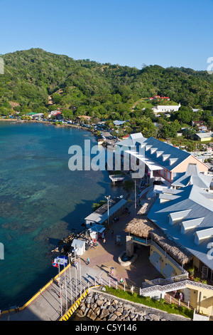 Centre-ville, port de croisière et boutiques à Coxen Hole sur l'île de Roatan, au Honduras Banque D'Images