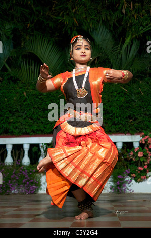 Une danse Bharata Natyam Devadasis une danse classique indienne Thanjavur Tamil Nadu Inde du Sud Banque D'Images