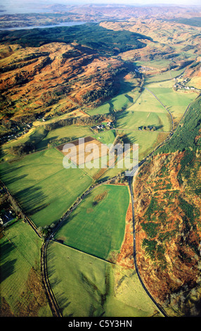 Vue aérienne nord sur la vallée de Kilmartin, près de Crinan, Argyll, Scotland, montrant de nombreux sites archéologiques préhistoriques Banque D'Images