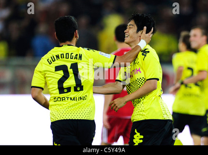 Bundesliga, le Borussia Dortmund contre Hambourg SV 3:1, meilleurs amis Ilkay Gündogan (Guendogan :) (BVB) et Shinji Kagawa (BVB) Banque D'Images