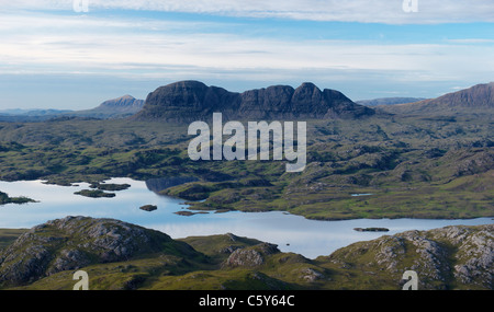 Suilven, Stac Pollaidh vue depuis le Loch Scionascaig, Sutherland, Highland, Scotland, UK Banque D'Images