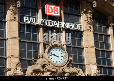 Détail de la façade de la gare principale de Francfort, Allemagne. Banque D'Images