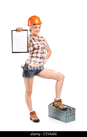 Portrait d'une femme d'ouvrier tenant un presse-papiers Banque D'Images