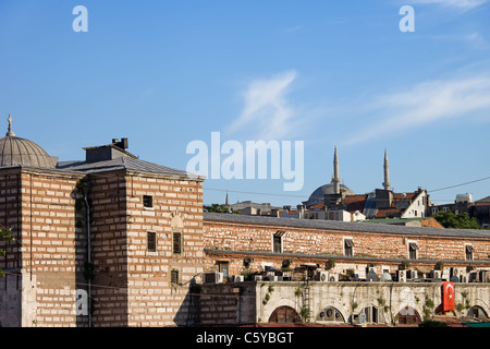 Architecture extérieure de l'Égyptien (épice) Bazar d'Istanbul, en Turquie, la composition avec copie espace. Banque D'Images