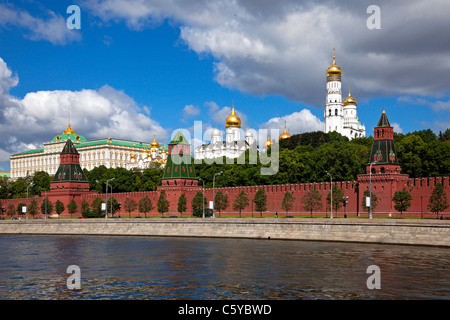 Le Kremlin et la rivière, vue du remblai. Banque D'Images