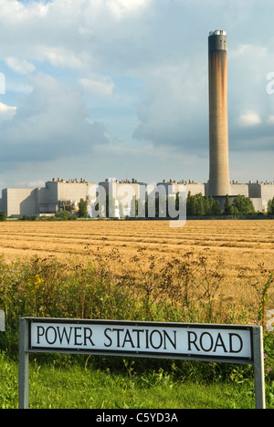 E.on, centrale au mazout, réservoirs de gaz naturel liquéfié à grain, chemin Power Station, île de grain Kent.ROYAUME-UNI 2011 2010 HOMER SYKES Banque D'Images