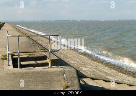 Embouchure de la rivière Thames Estuary. Île de grain à la plage de Southend Southend-nord sur Sea essex. vers HOMER SYKES Banque D'Images