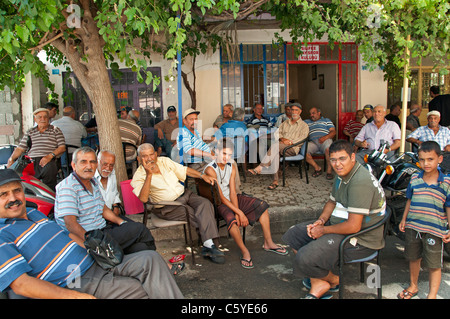 Silifke Turquie du Sud café thé turc house old men man Banque D'Images