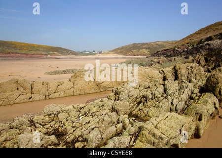 Vue de la plage de Manorbier Tenby, Pembrokeshire, Pays de Galles, Royaume-Uni, Banque D'Images