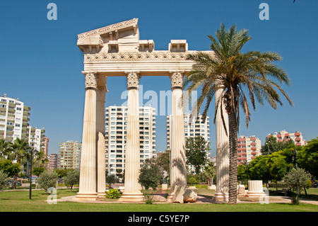 Mersin Turquie copie réplique du temple d'Apollon romain Apollon Athena Banque D'Images