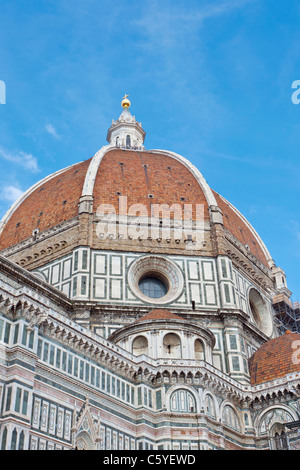 Le dôme de la cathédrale di Santa Maria del Fiore avec les touristes en haut du dôme de Florence, Toscane, Italie Banque D'Images