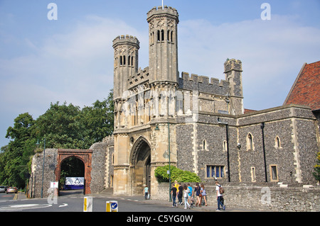 Le 14e siècle grande porte, Canterbury, ville de Canterbury, Kent, England, United Kingdom Banque D'Images