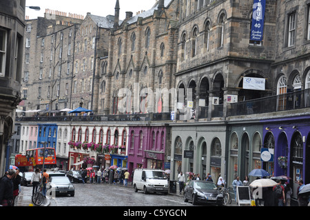 Devantures aux couleurs lumineuses près de Grassmarket, Édimbourg, Royaume-Uni Banque D'Images