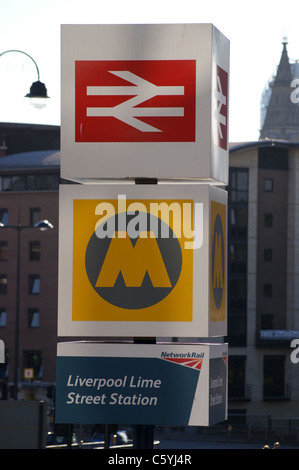 British Rail et signe en métro La gare de Lime Street, Liverpool, Angleterre Banque D'Images
