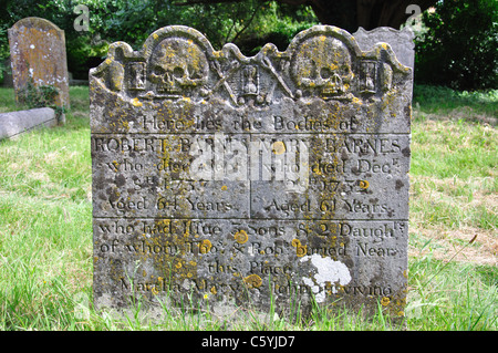 L'ancienne pierre tombale au 15ème siècle St.Mary's Church, Chilham, District d'Ashford, Kent, Angleterre, Royaume-Uni Banque D'Images