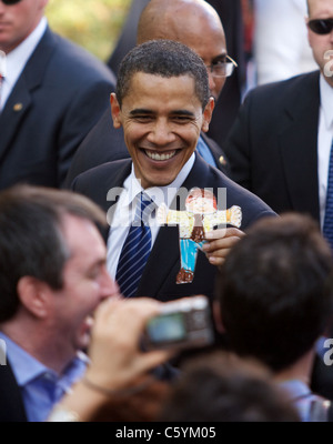 Le sénateur Barack Obama reçoit l'approbation du sénateur John Kerry lors d'un rassemblement à Charleston, SC Banque D'Images