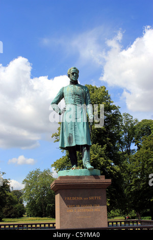 Statue du roi Frédéric VI de Danemark à Frederiksberg parc. Banque D'Images