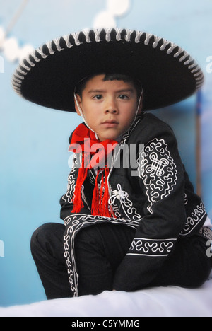 Jeune mexicaine cowboy dans 'traditionnels' robe charro. Banque D'Images