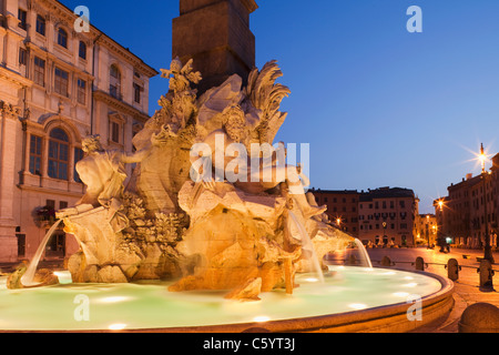 Fontaine des Quatre Fleuves, la Piazza Navona, Rome, Italie Banque D'Images