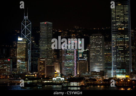 Hong Kong Skyline at Night de Victoria Harbour Banque D'Images