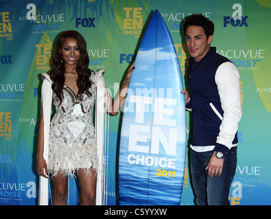 KAT GRAHAM MICHAEL TREVINO TEEN CHOICE 2011 PRESSE LOS ANGELES CALIFORNIA USA 07 Août 2011 Banque D'Images