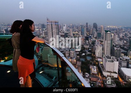 Vue panoramique à partir de Sky Bar Scirocco à Lebua State Tower à Bangkok , Thaïlande Banque D'Images