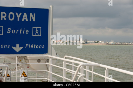 Le ferry pour Royan (17200) , entre la Pointe de Grave et Royan, France, Europe Banque D'Images