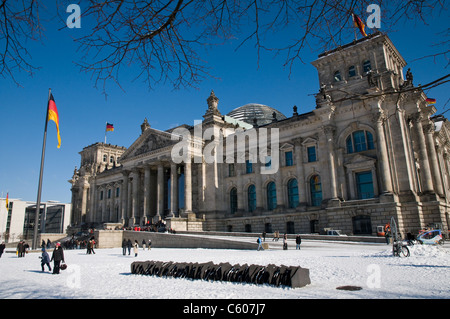 Bâtiment du Reichstag, le parlement allemand, en hiver le soleil, Berlin, Allemagne Banque D'Images