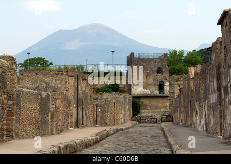 Italie Pompéi ruines de l'antique ville après la destruction par l'éruption du mont Vésuve. Mt Vésuve. Banque D'Images