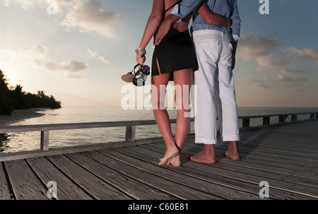Couple on dock Banque D'Images