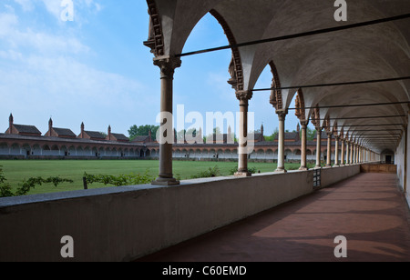 L'Italie, Pavia, le grand cloître avec les cellules de moines de la Certosa Banque D'Images