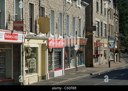 La rue principale de Grange-over-Sands, South Lakeland, Cumbria, Angleterre, Royaume-Uni Banque D'Images