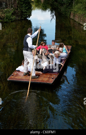 Barque sur la rivière Stour à Canterbury Banque D'Images