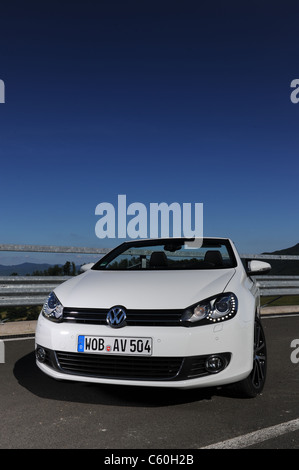 2011 VW Volkswagen Golf Cabriolet sur tête portrait Banque D'Images
