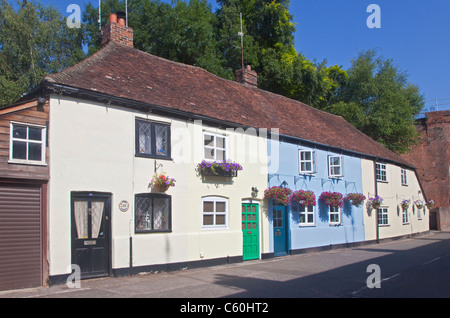 Rangée de cottages en vieux fondant, Hampshire, Angleterre Banque D'Images