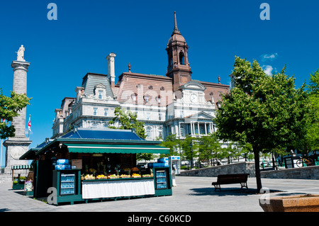 Stand de fruits à la Place Jacques Cartier, le Vieux Montréal QC Banque D'Images