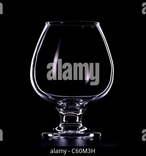 Silhouette de vin verre isolé sur fond noir Banque D'Images