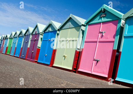 East Sussex , Hove , effectivement colorées ou cabines colorées sur la promenade du front de mer ou Banque D'Images