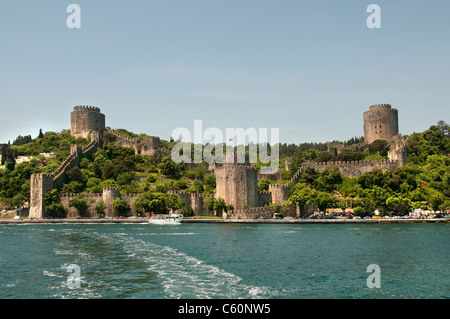 Rumelihisarı Rumelian château est une forteresse Rumeli Istanbul Turquie rive européenne du Bosphore sultan Sultan Ottoman Mehmed II Banque D'Images