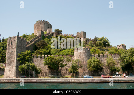 Rumelihisarı Rumelian château est une forteresse Rumeli Istanbul Turquie rive européenne du Bosphore sultan Sultan Ottoman Mehmed II Banque D'Images