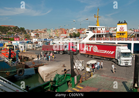 Ferry Transport Gelibolu Turquie mer de Marmara Banque D'Images